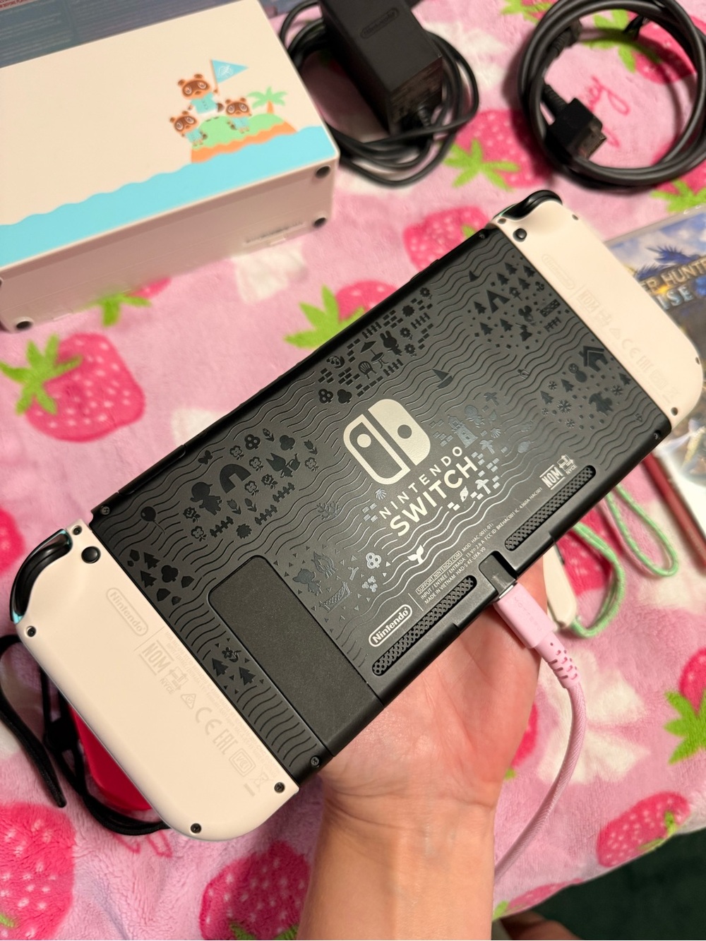 Nintendo Switch Animal Crossing Special Edition Console Bundle - Picture 5 of 12